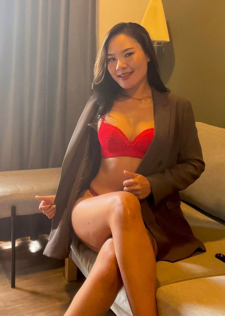 Femme asiatique lingerie